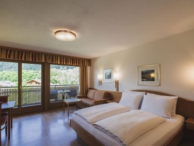 05E0C1EC8AB14A296C570B639A7BA87D