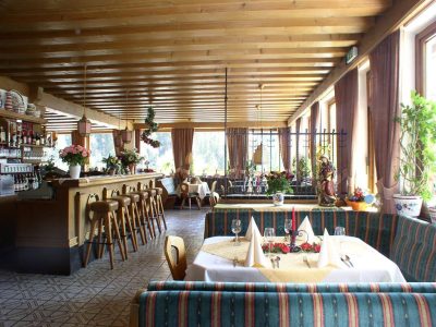 1F0ADF04D4D629862E16F3BF4332E147