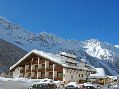 247AAB1123C69E143A9675E2E32085FE