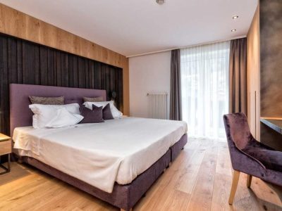 25E4ADC6E71C845E6138652E13D76D7B