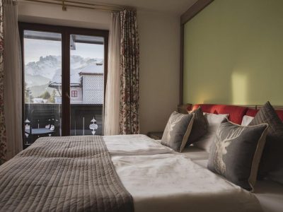 4B6A6A288C74E935A180F31E7367ECEF