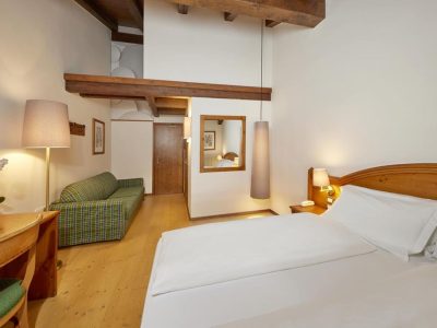 5B6CD0CEFBE95BC0A3A4BFE9C4F93F5D