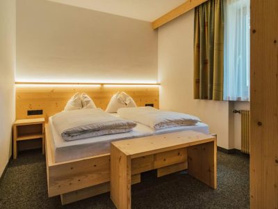 83DBC1D023BBB9E873852B268D91E142