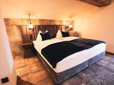 99EDC894FE015CCA542F5469F1A8C702