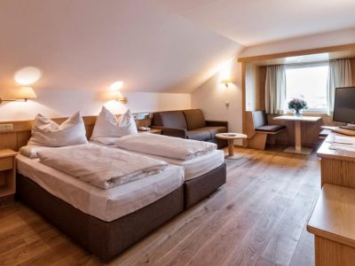 A81F8C91BBB4669FE8CECDCC46E23F69