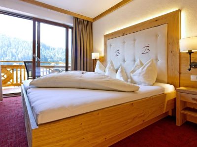 AE26CD81CF4BAA3389ACF98C1215A026