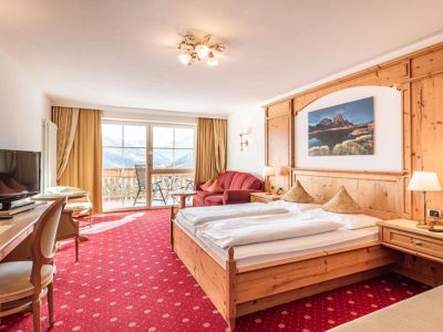 F30A11233A43E3138C8F5BFA56B55565